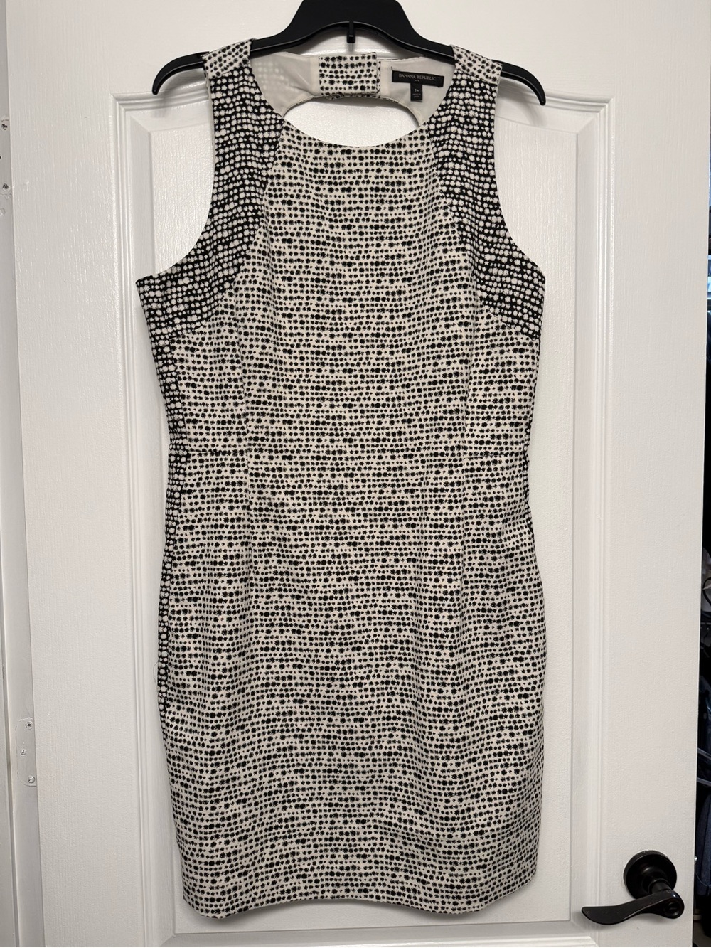 Banana Republic Size 14 Black Cream Sleeveless Sheath Dress